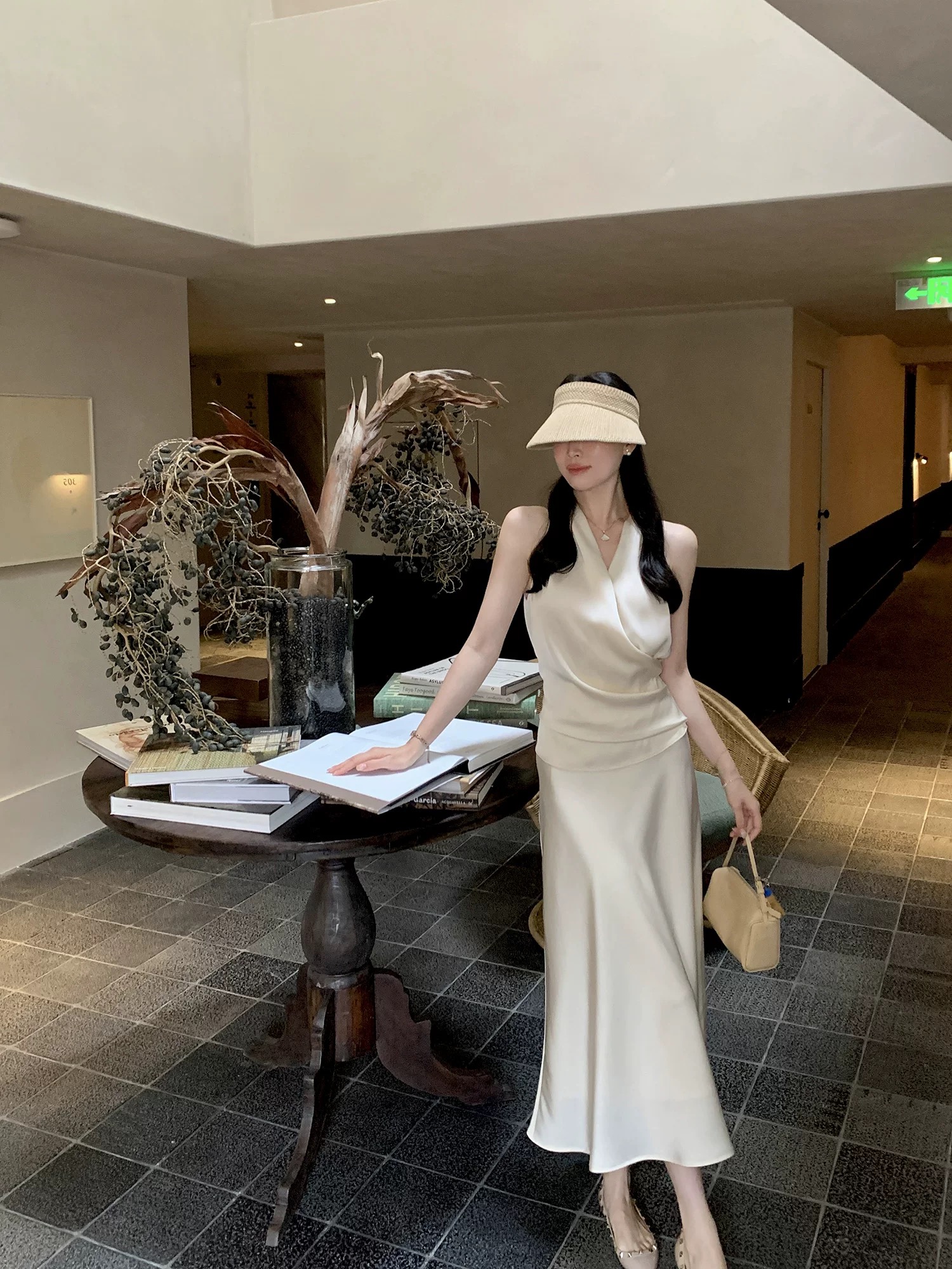 淡人温柔气质仿醋酸缎面上衣半身裙高知套装女夏